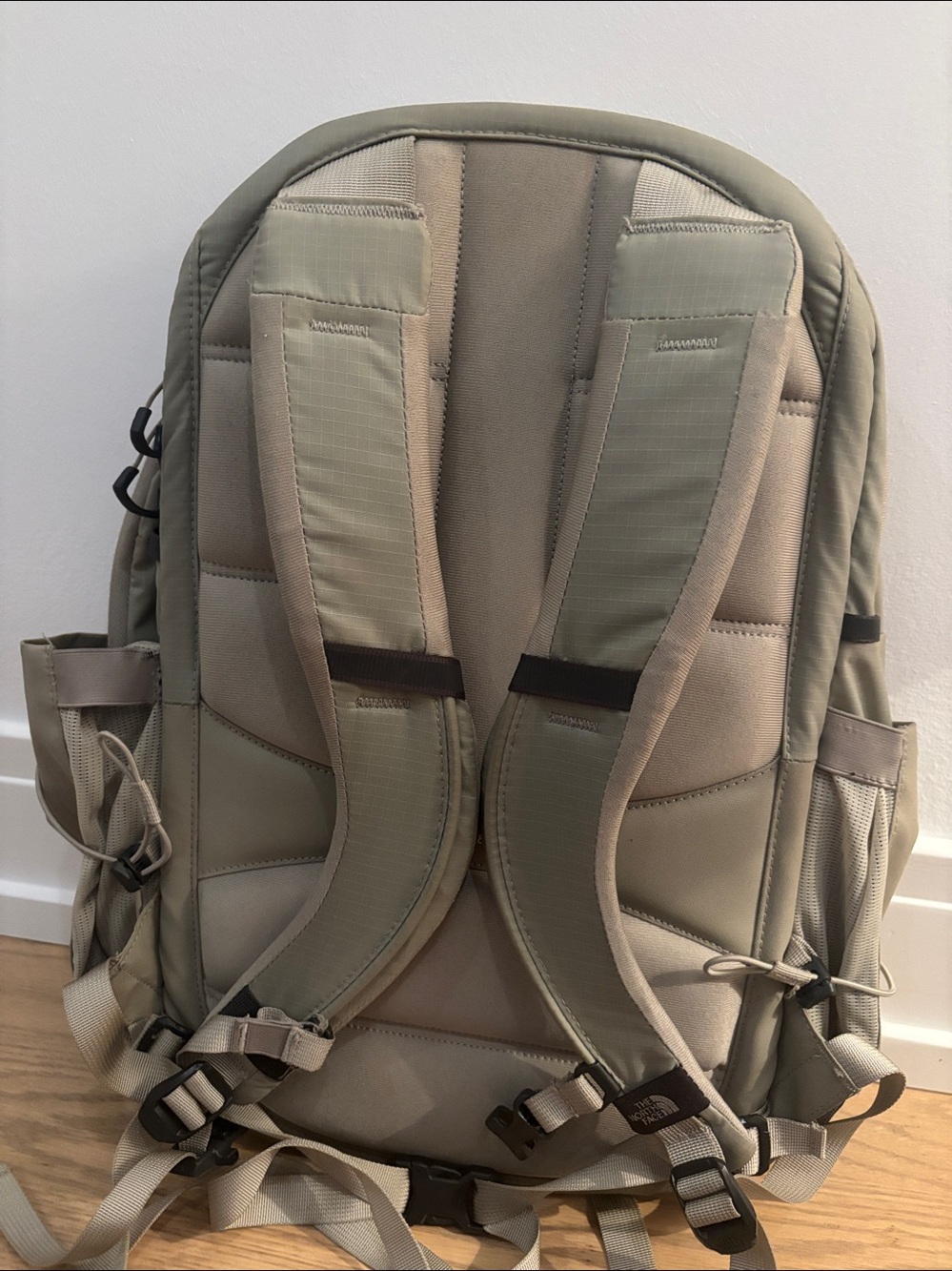 NorthFace Borealis Luxe Backpack Sage green - Picture 2 of 4
